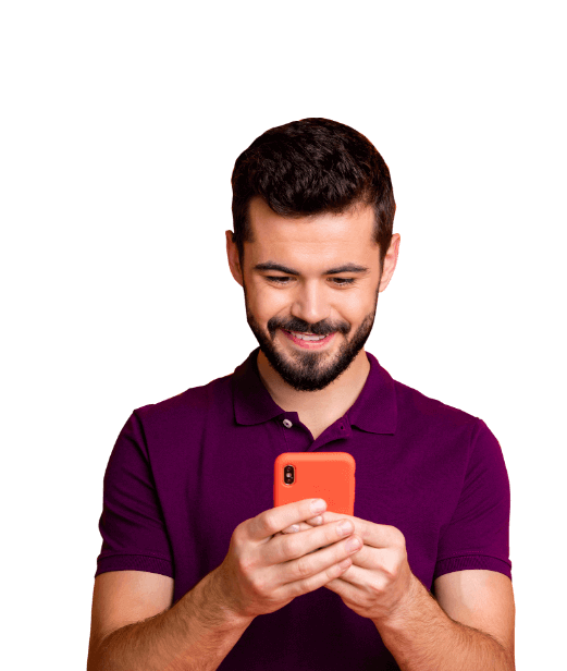 Hombre mirando la aplicación DaviPlata en perfil personas